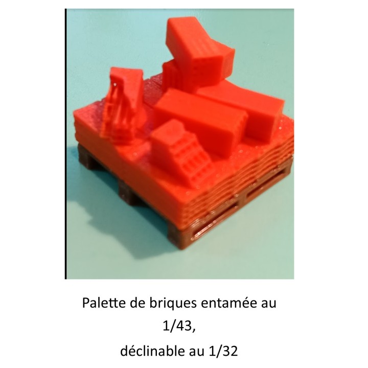 Palette entamée de briques