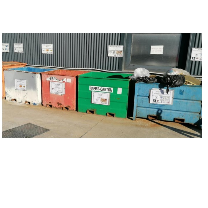 Bac de recyclage pour les déchets en mélange, échelle zéro